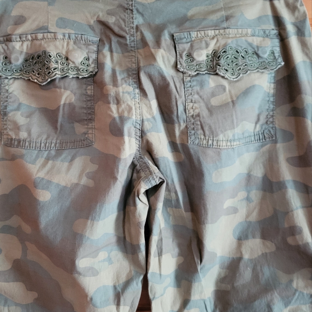 Pants - Picture 3 of 8